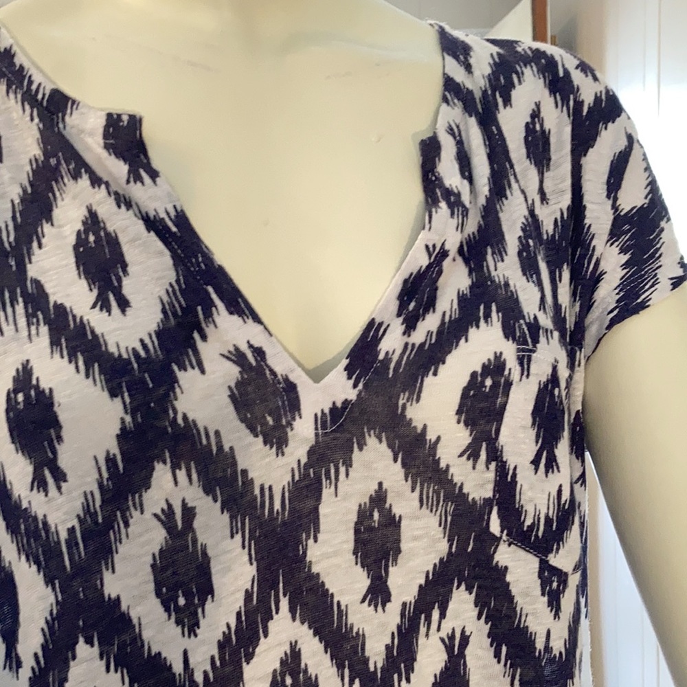 Lilly Pulitzer linen pint tee.